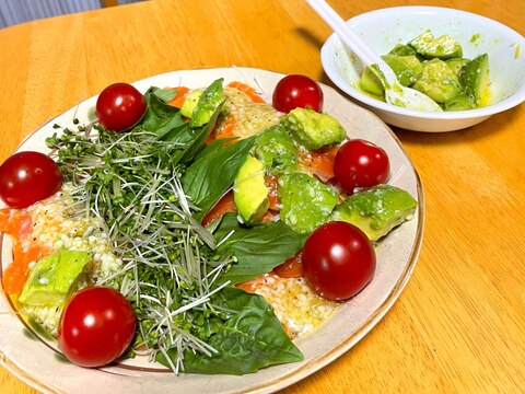 バジルで爽やか☆サーモンの塩麹カルパッチョ